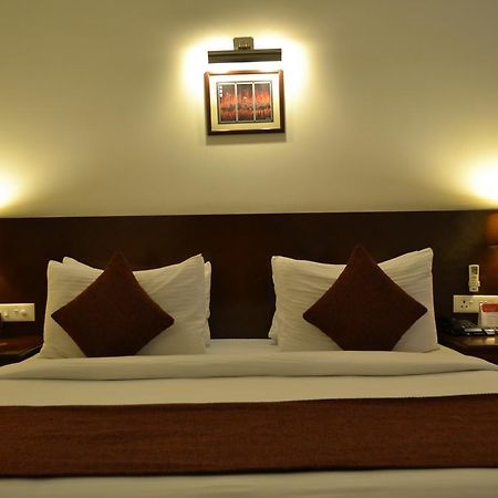 Hotel Sobti Continental Rudrapur Dış mekan fotoğraf