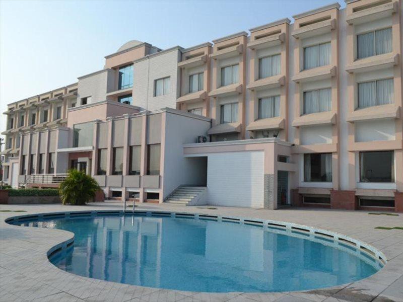 Hotel Sobti Continental Rudrapur Dış mekan fotoğraf