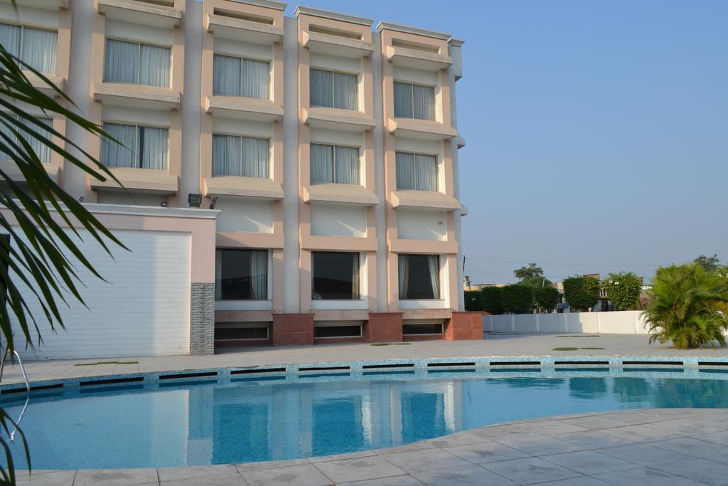 Hotel Sobti Continental Rudrapur Dış mekan fotoğraf