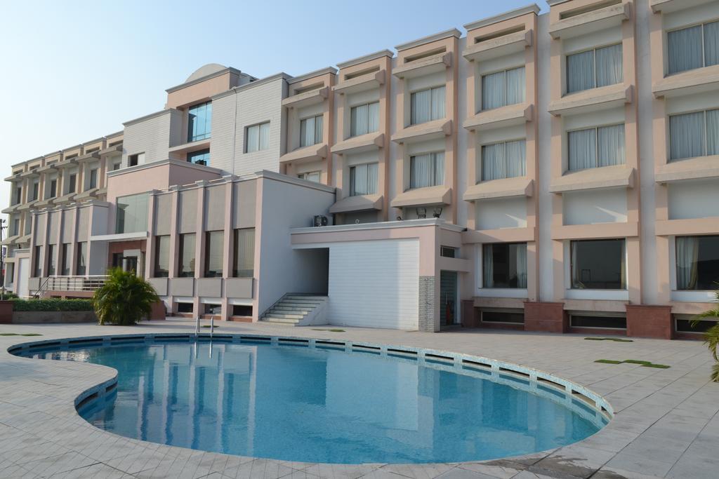 Hotel Sobti Continental Rudrapur Dış mekan fotoğraf