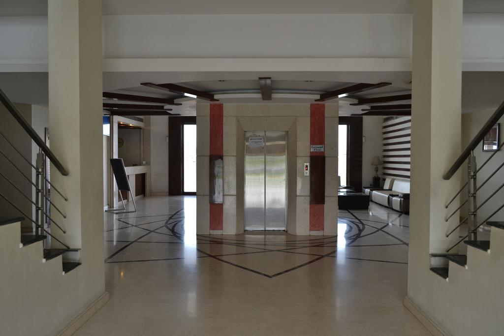 Hotel Sobti Continental Rudrapur Dış mekan fotoğraf