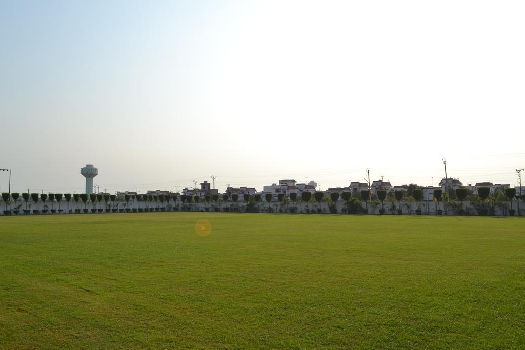 Hotel Sobti Continental Rudrapur Dış mekan fotoğraf